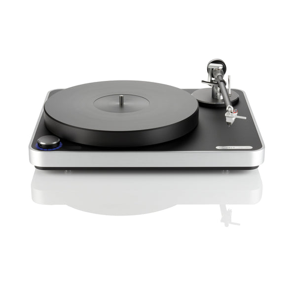 Clearaudio concept Signature Plattenspieler Frontansicht, silbernes Chassis mit Tonarm und Plattenteller