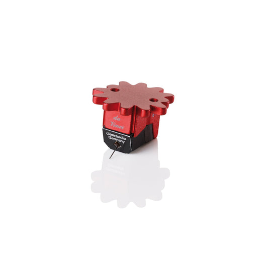 Clearaudio da Vinci V2 Moving-Coil-Tonabnehmer Schrägansicht, rotes Aluminiumgehäuse mit Nadelträger