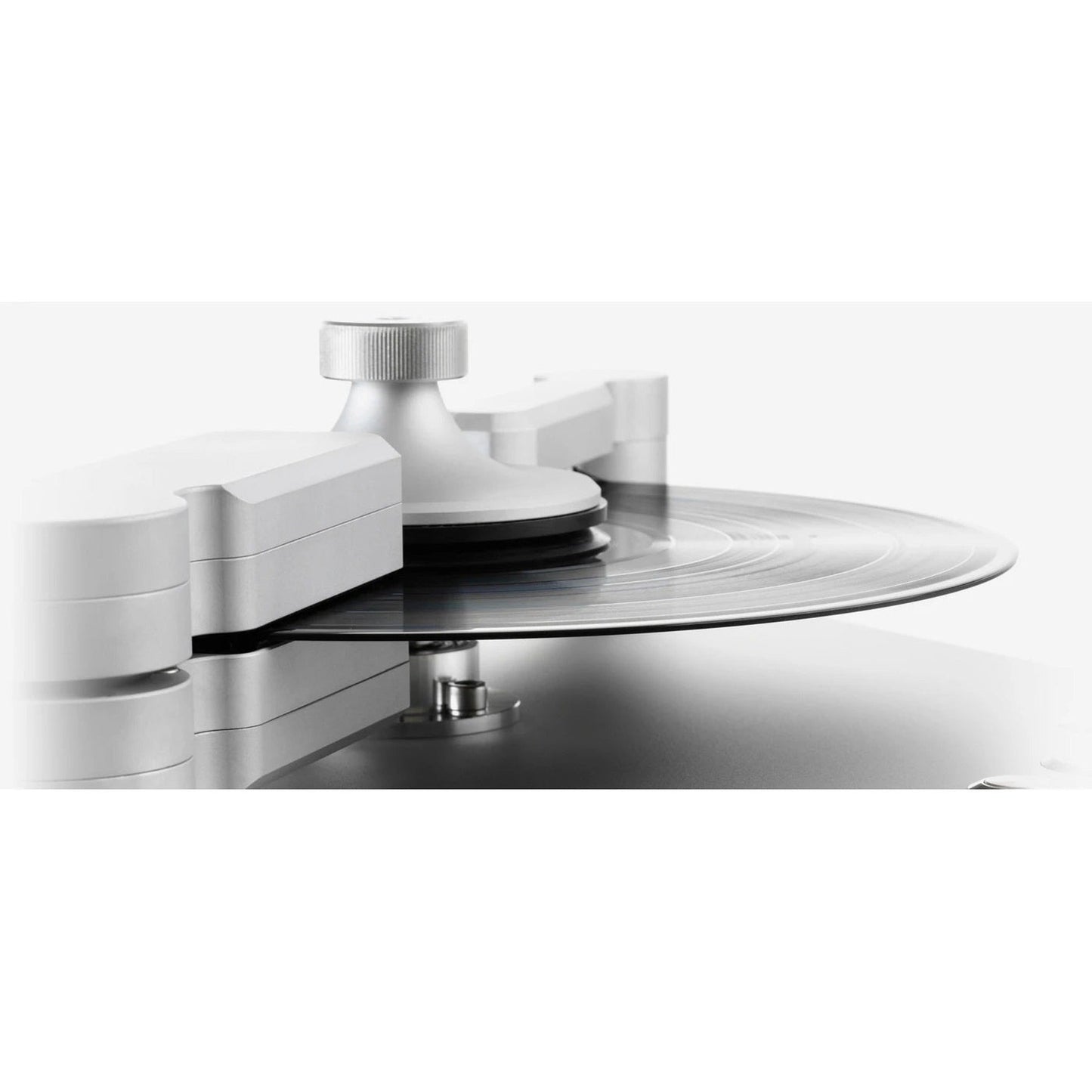 Clearaudio Double Matrix Professional Sonic Plattenwaschmaschine Silber Detailansicht Plattenteller mit Schallplatte