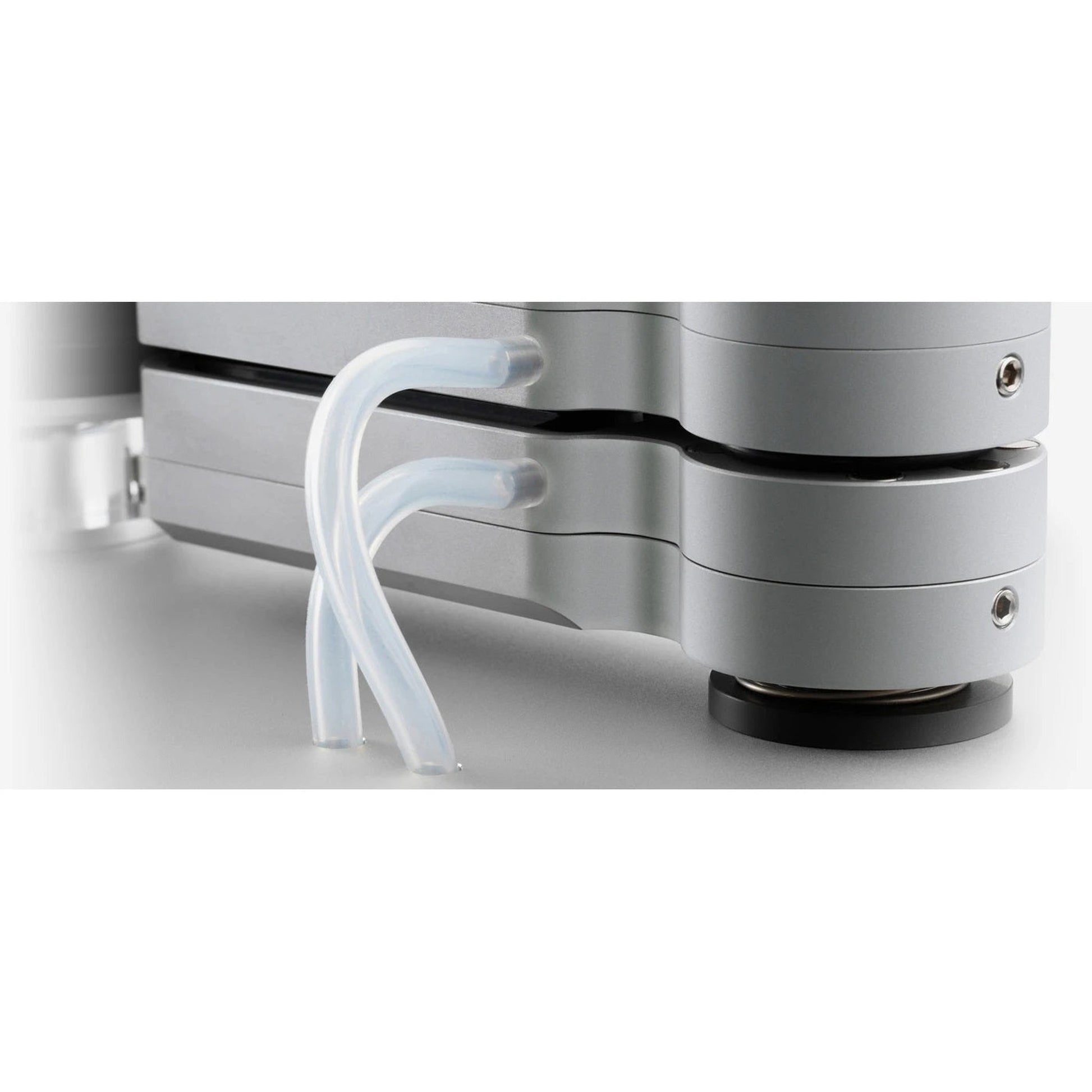 Clearaudio Double Matrix Professional Sonic Plattenwaschmaschine Detailansicht Armlager mit Flüssigkeitsschläuchen