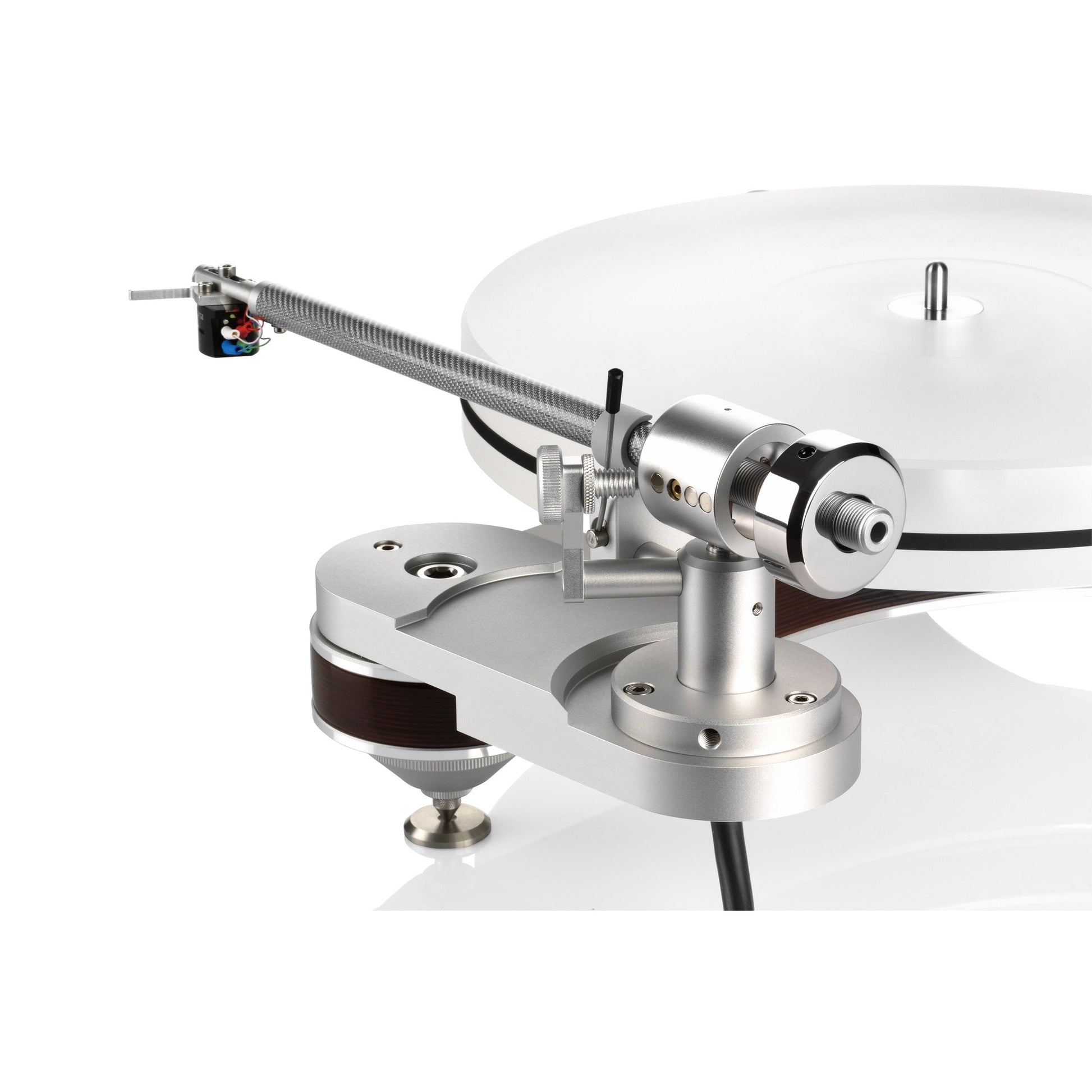 Clearaudio Innovation Basic Plattenspieler Detailansicht Tangential-Tonarm TT5 mit Tonarmbasis in Silber