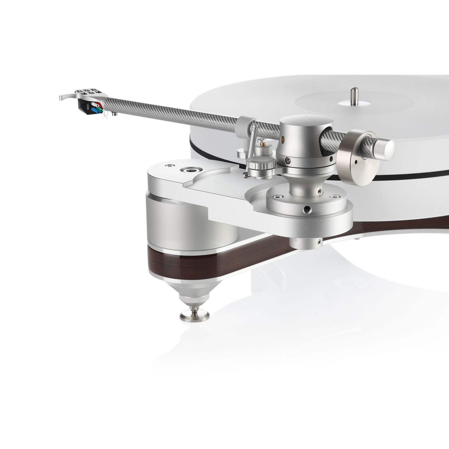 Clearaudio Innovation Compact Plattenspieler Detailansicht Tangential-Tonarm mit Tonabnehmer über Plattenteller