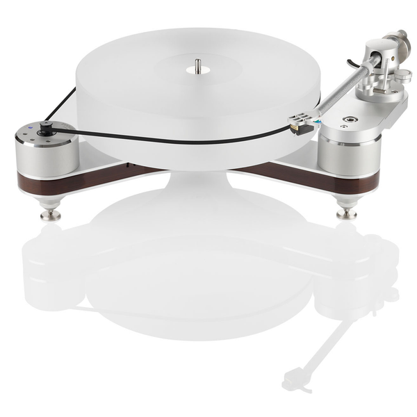 Clearaudio Innovation Compact Plattenspieler Frontansicht, silbernes Chassis mit Holzzarge und Tonarm