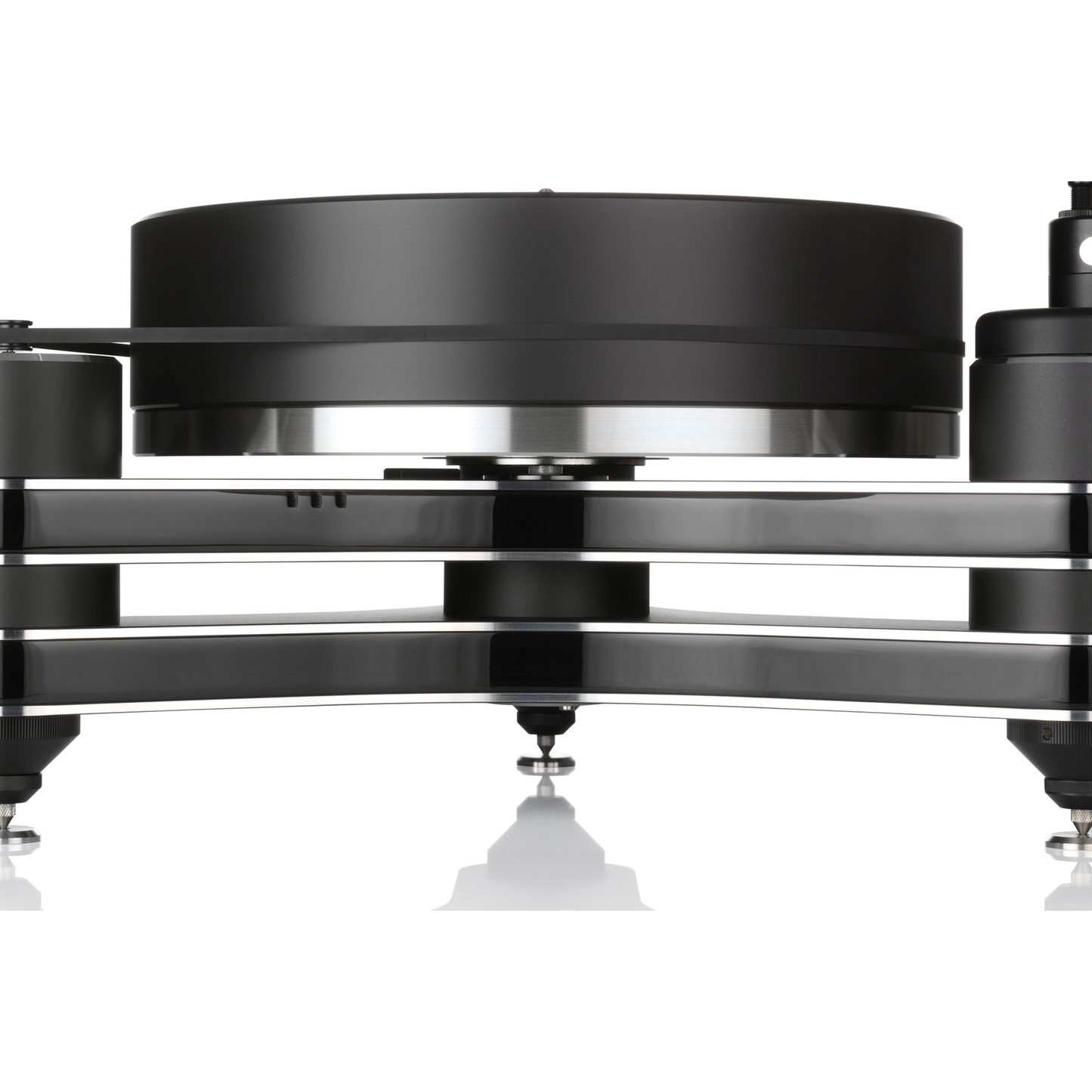 Clearaudio Innovation Plattenspieler Detailansicht Chassisebenen in Schwarz mit Plattenteller und Spikes