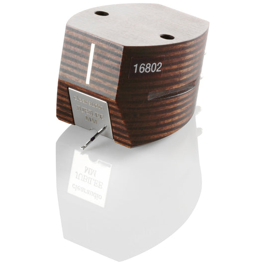 Clearaudio Jubilee MM Moving-Magnet-System Schrägansicht, gestreiftes Holzgehäuse mit Seriennummer
