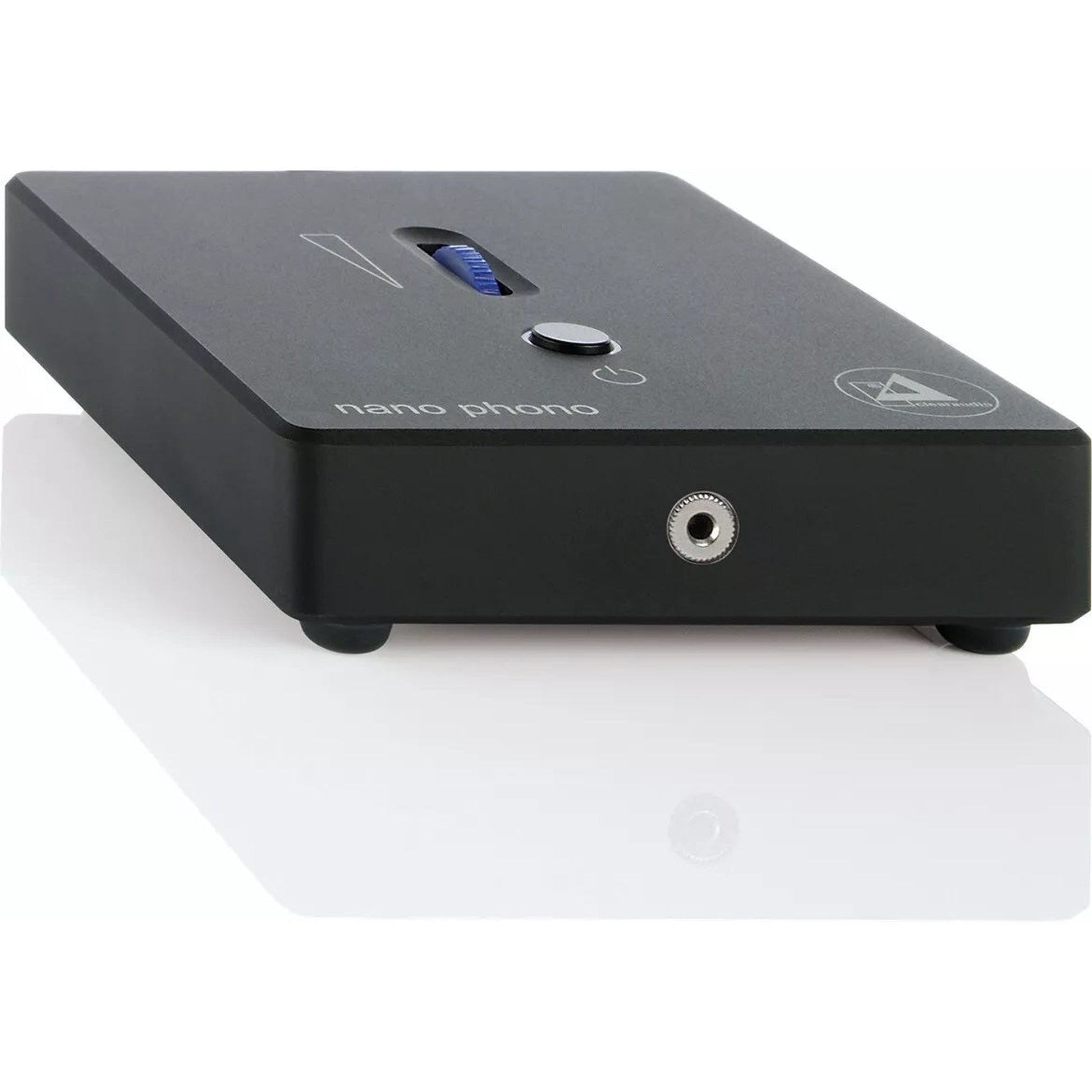 Clearaudio Nano Phono Headphone V2 Phono-Vorverstärker Schrägansicht, schwarz, mit Kopfhörerbuchse