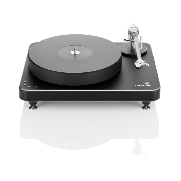 Clearaudio Ovation Plattenspieler Frontansicht in Schwarz mit Plattenteller, Tonarm und Drehzahlwahl