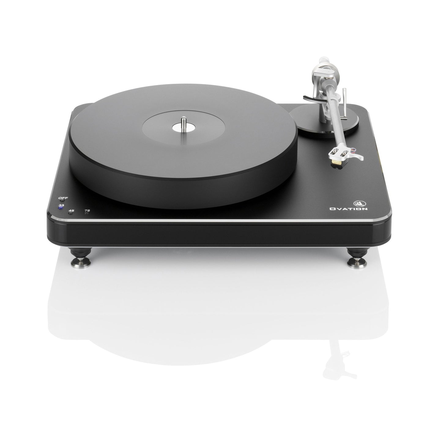 Clearaudio Ovation Plattenspieler Frontansicht in Schwarz mit Plattenteller, Tonarm und Drehzahlwahl