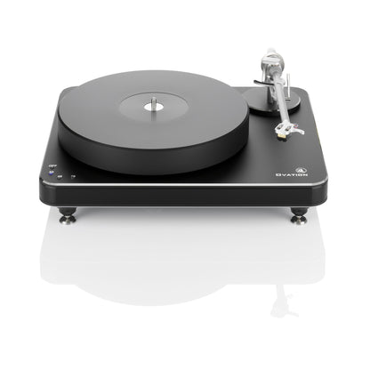Clearaudio Ovation Plattenspieler Frontansicht in Schwarz mit Plattenteller, Tonarm und Drehzahlwahl