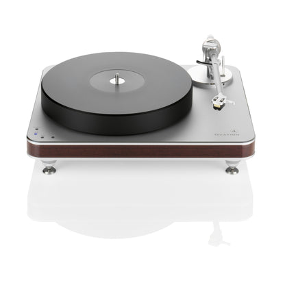 Clearaudio Ovation Plattenspieler Frontansicht, silbernes Chassis mit Holzzarge, Plattenteller und Tonarm