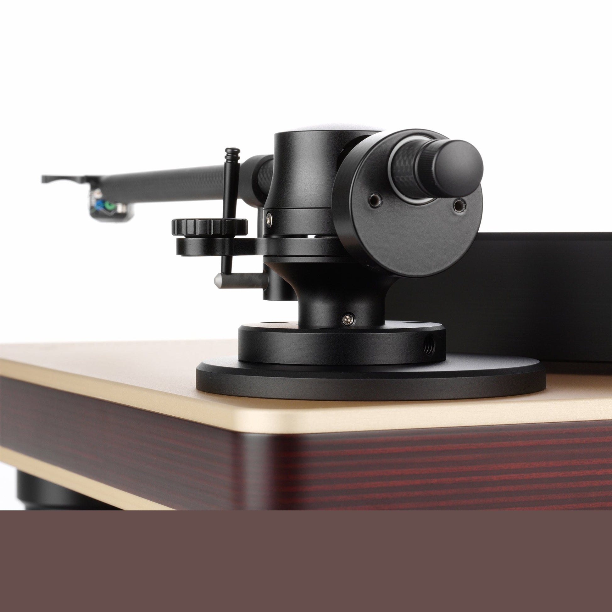 Clearaudio Performance DC Plattenspieler Rose Gold/Dunkles Holz Detailansicht Tonarmbasis mit Antiskating und Lift