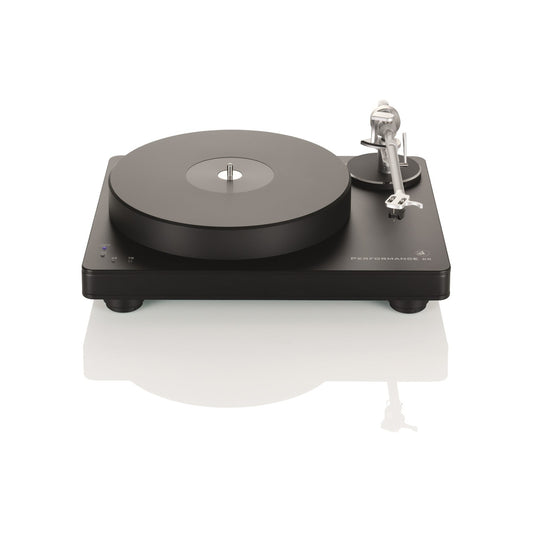 Clearaudio Performance DC Plattenspieler Schwarz/Schwarz Frontansicht mit Plattenteller, Tonarm und Drehzahlwahl