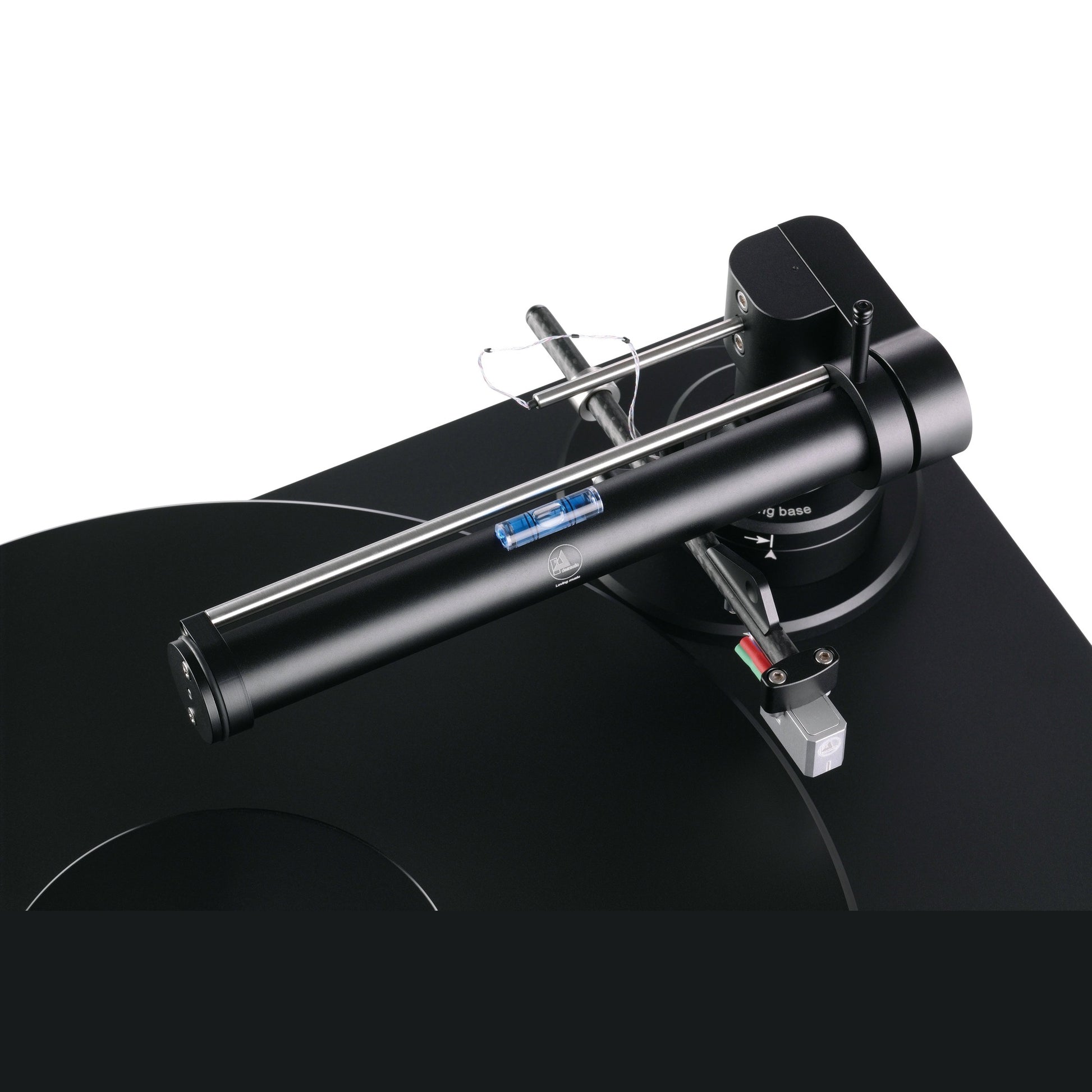 Clearaudio Performance DC Plattenspieler Schwarz/Schwarz Detailansicht Tonarmrohr mit Libelle und Tonabnehmer