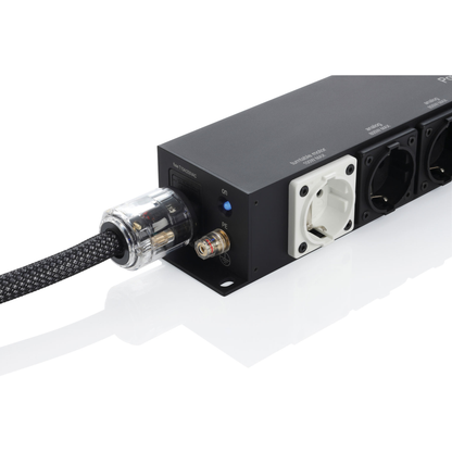 Clearaudio Power Terminal Netzleiste Anschlussfeld in Schwarz mit Netzkabel, Feinsicherung, PE-Klemme und Betriebs-LED