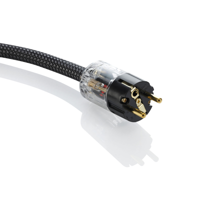 Clearaudio Power Terminal Netzleiste Silber Detailansicht Schuko-Netzstecker mit transparentem Gehäuse