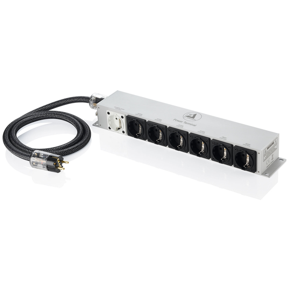Clearaudio Power Terminal Netzleiste Schrägansicht in Silber mit sieben Steckdosen und Netzkabel