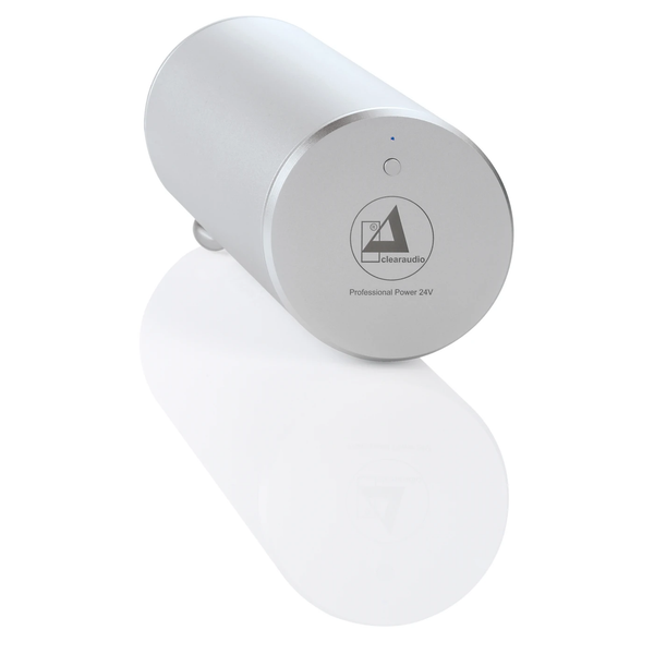 Clearaudio Professional Power 24V Netzteil Schrägansicht, silbernes Zylindergehäuse mit Statusleuchte