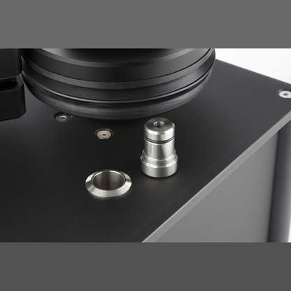 Clearaudio smart double matrix Plattenwaschmaschine Detailansicht Chassis mit Edelstahl-Zentrierdorn