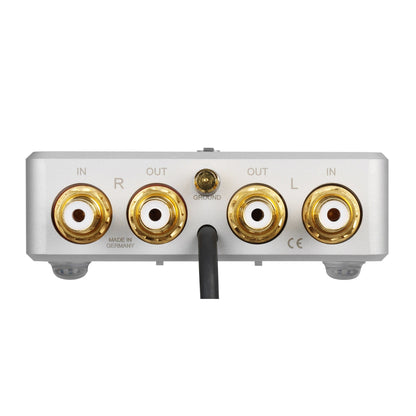 Clearaudio Smart Phono Headphone V2 Phono-Vorverstärker Silber Rückansicht mit Cinch-Ein- und Ausgängen und Masseklemme