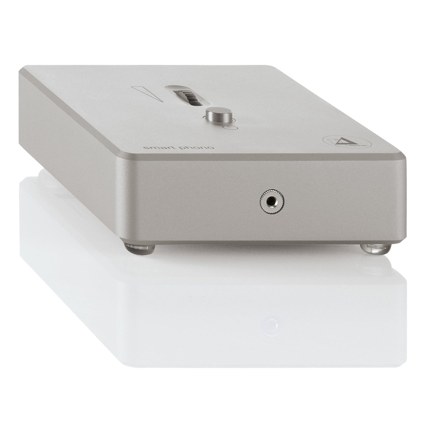 Clearaudio Smart Phono Headphone V2 Phono-Vorverstärker Schrägansicht, silbernes Gehäuse mit Kopfhörerbuchse