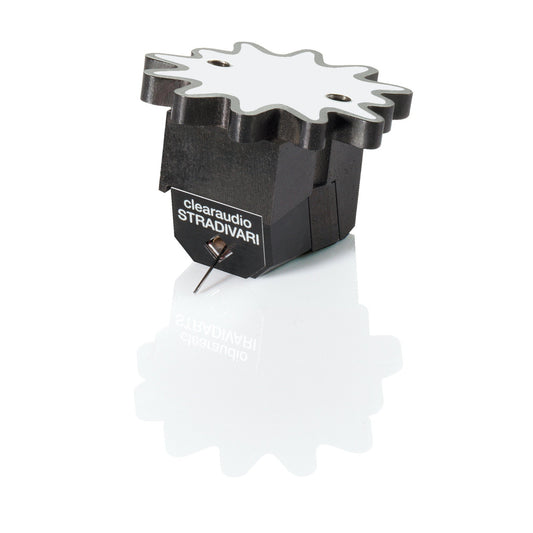 Clearaudio Stradivari V2 Moving-Coil-Tonabnehmer Schrägansicht, Ebenholzgehäuse mit Zahnrad-Deckplatte