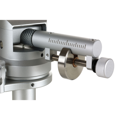 Clearaudio Universal 12-Zoll-Tonarm Silber Detailansicht Lagerung mit Gegengewicht und Antiskating