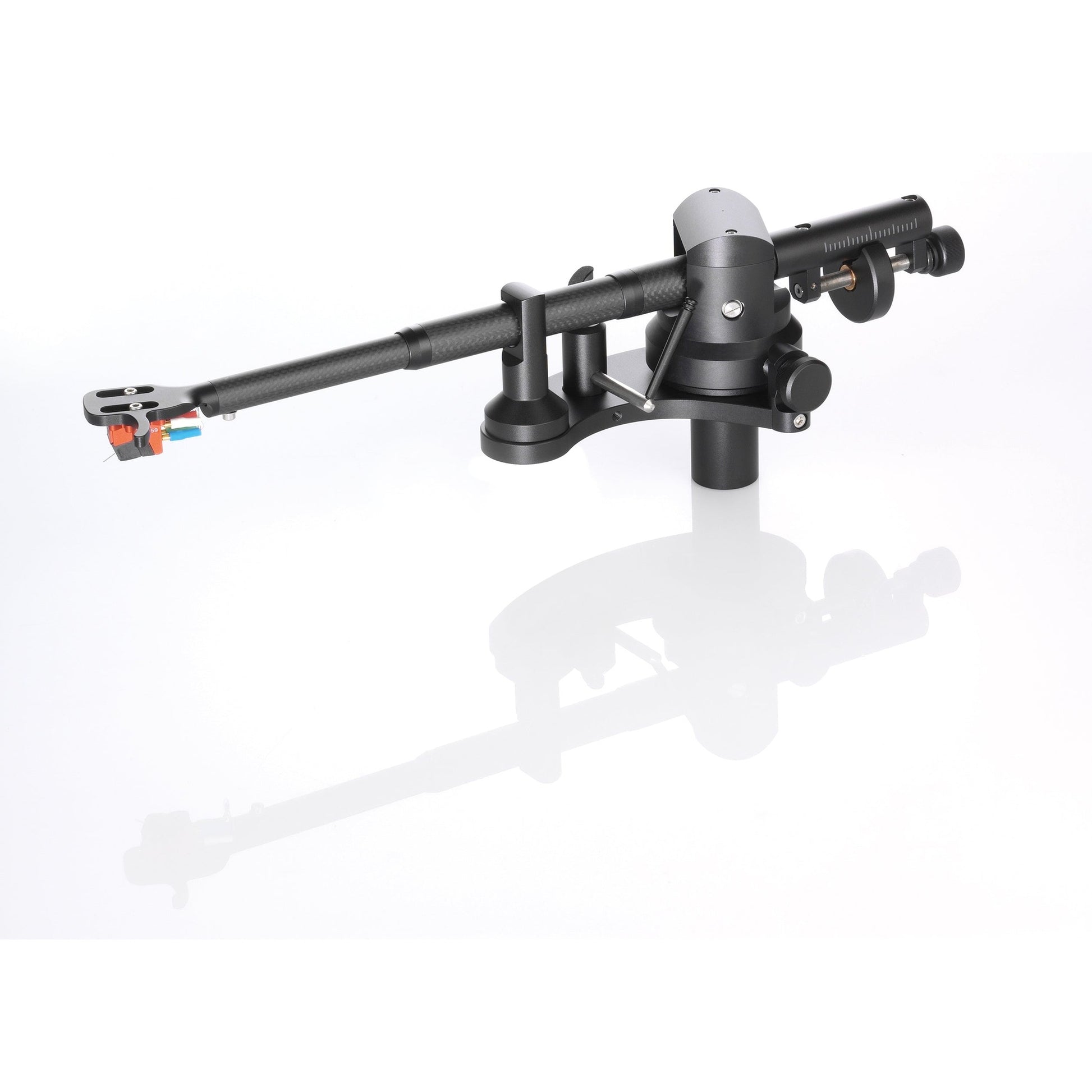 Clearaudio Universal Tonarm 9 Zoll Cinch Schwarz, Schrägansicht mit Carbon-Armrohr und Gegengewicht