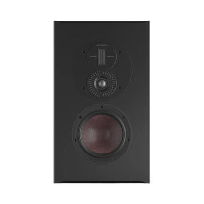 DALI Opticon LCR MK2 On-Wall-Lautsprecher Tabak-Eiche Frontansicht ohne Frontbespannung