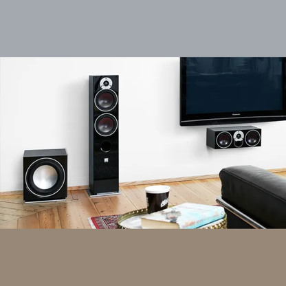 DALI Sub E-12 F Aktiv-Subwoofer Schwarz Lifestyle Wohnzimmer mit Standlautsprecher und TV