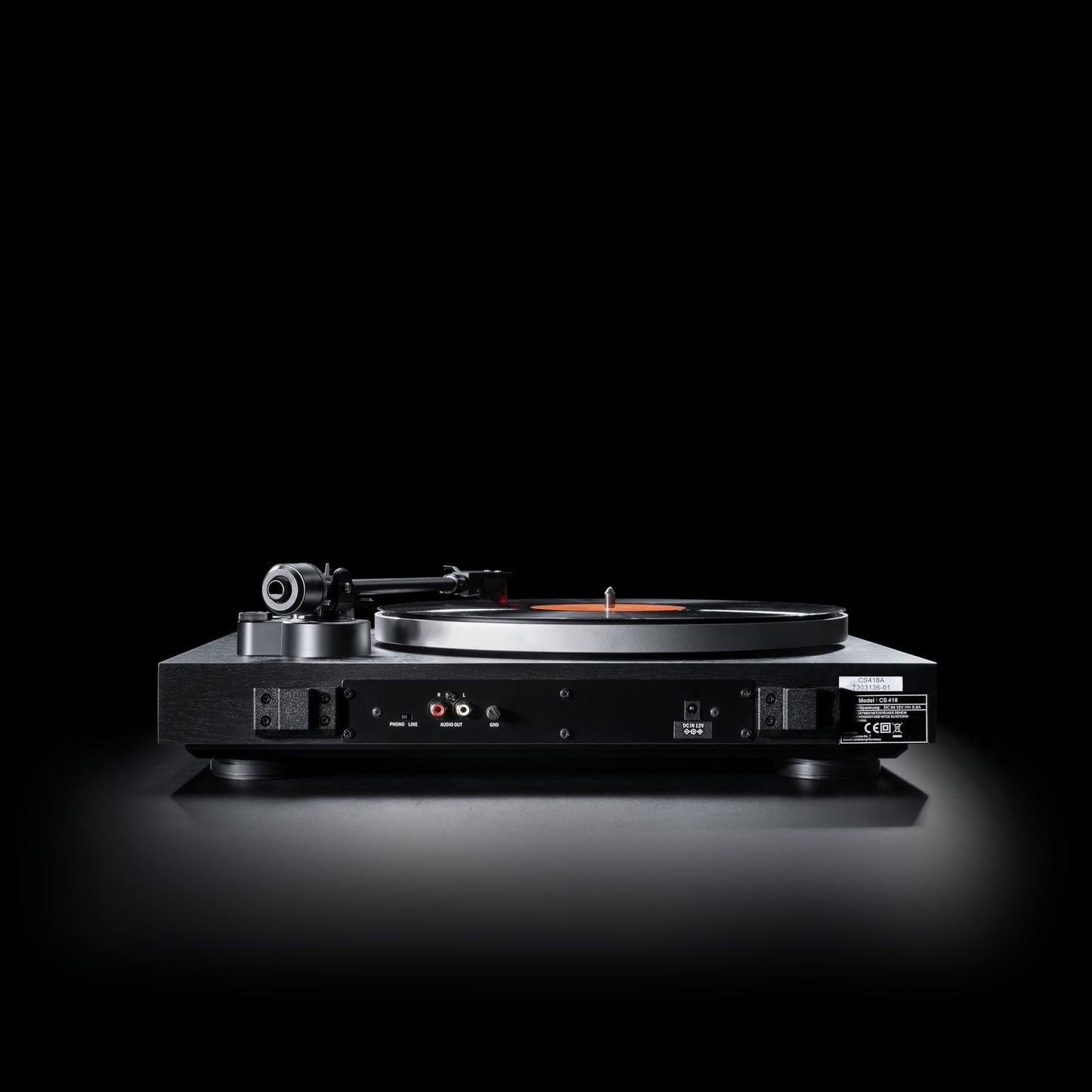 Dual CS 418 Plattenspieler Rückansicht mit Cinch-Anschlüssen und Phono/Line-Schalter