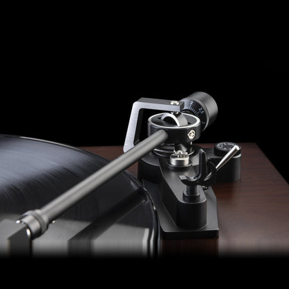 Dual CS 618Q Plattenspieler Detailansicht Walnuss Antiskating-Einstellrad