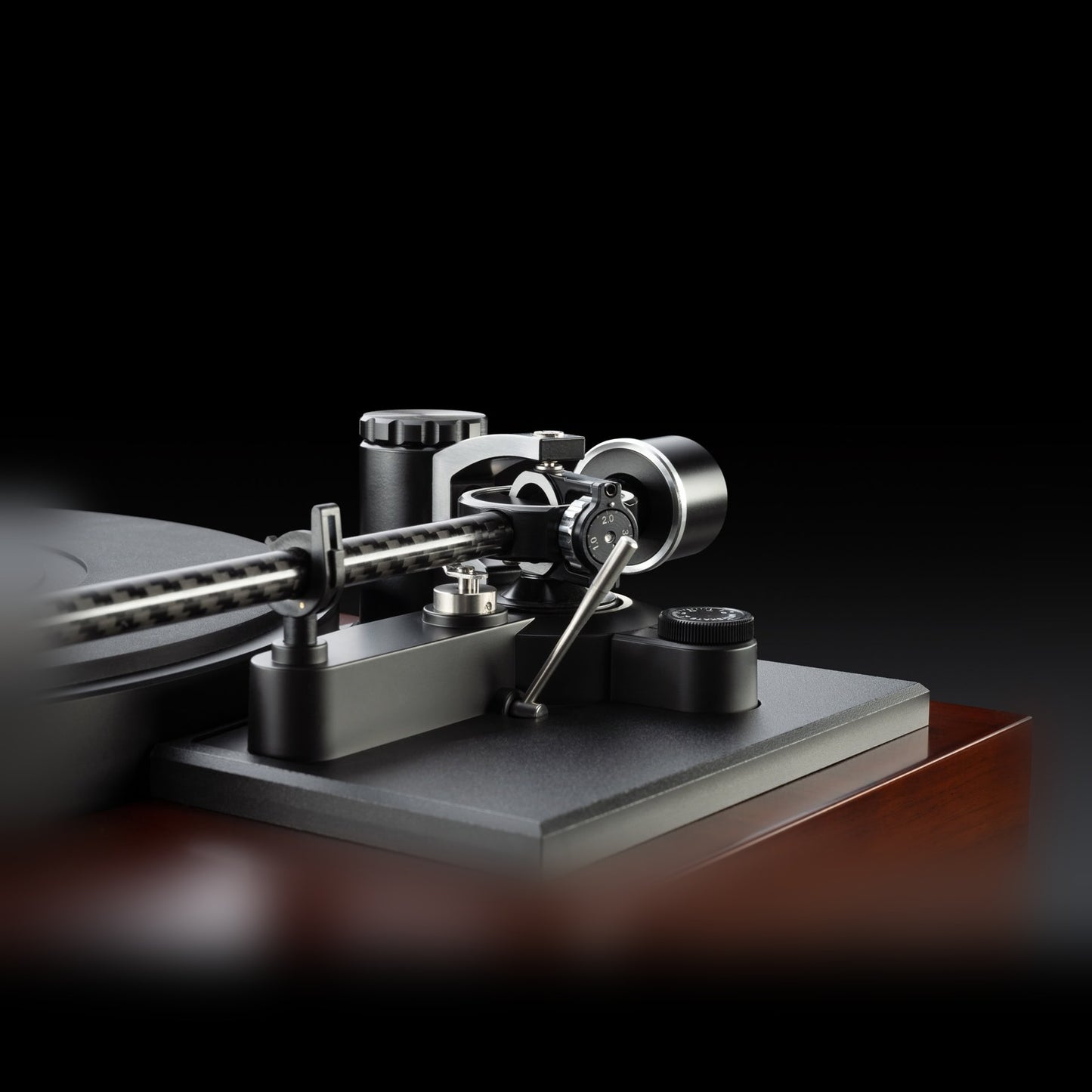 Dual CS 718Q Plattenspieler Detailansicht Tonarm Walnuss
