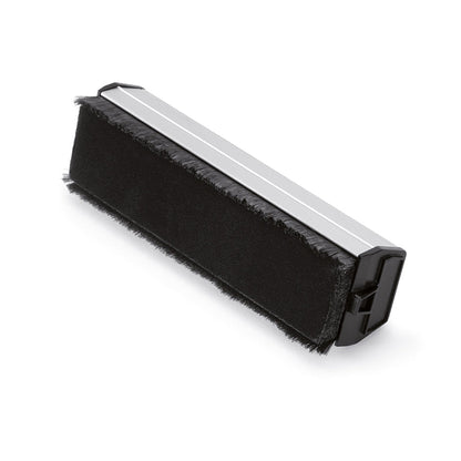 Dynavox CSP130 Carbonfaser-Antistatikbürste Detailansicht Carbonfaserborsten und Samtstreifen