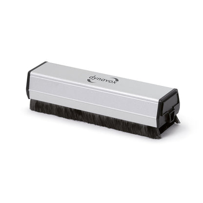 Dynavox CSP130 Carbonfaser-Antistatikbürste Schrägansicht mit Aluminiumgehäuse