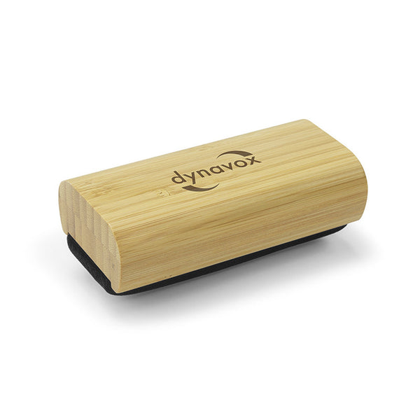 Dynavox SP120 Samt-Reinigungspuk Schrägansicht mit Bambusgehäuse