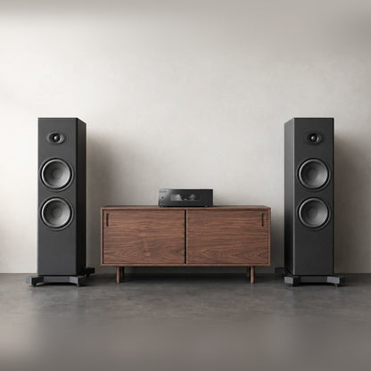 Eversolo AMP-F8 Stereo-Endverstärker Lifestyle mit Standlautsprechern