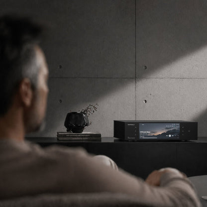 Eversolo T10 Streaming-Transport Lifestyle im Wohnraum, Detail