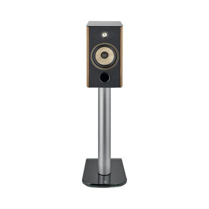Focal Aria EVO X N°1 Regallautsprecher Nussbaum Frontansicht auf Lautsprecherständer