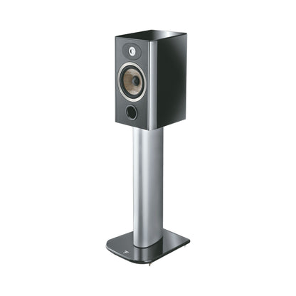 Focal Aria S900 Lautsprecher-Ständer Frontansicht mit aufgesetztem Aria EVO X N°1 Regallautsprecher