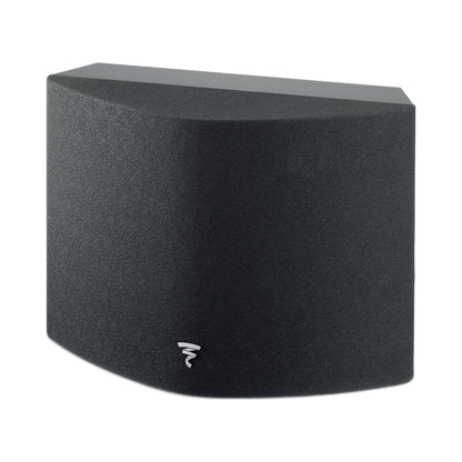 Focal Aria SR900 Surround-Lautsprecher Schwarz Schrägansicht mit Abdeckung