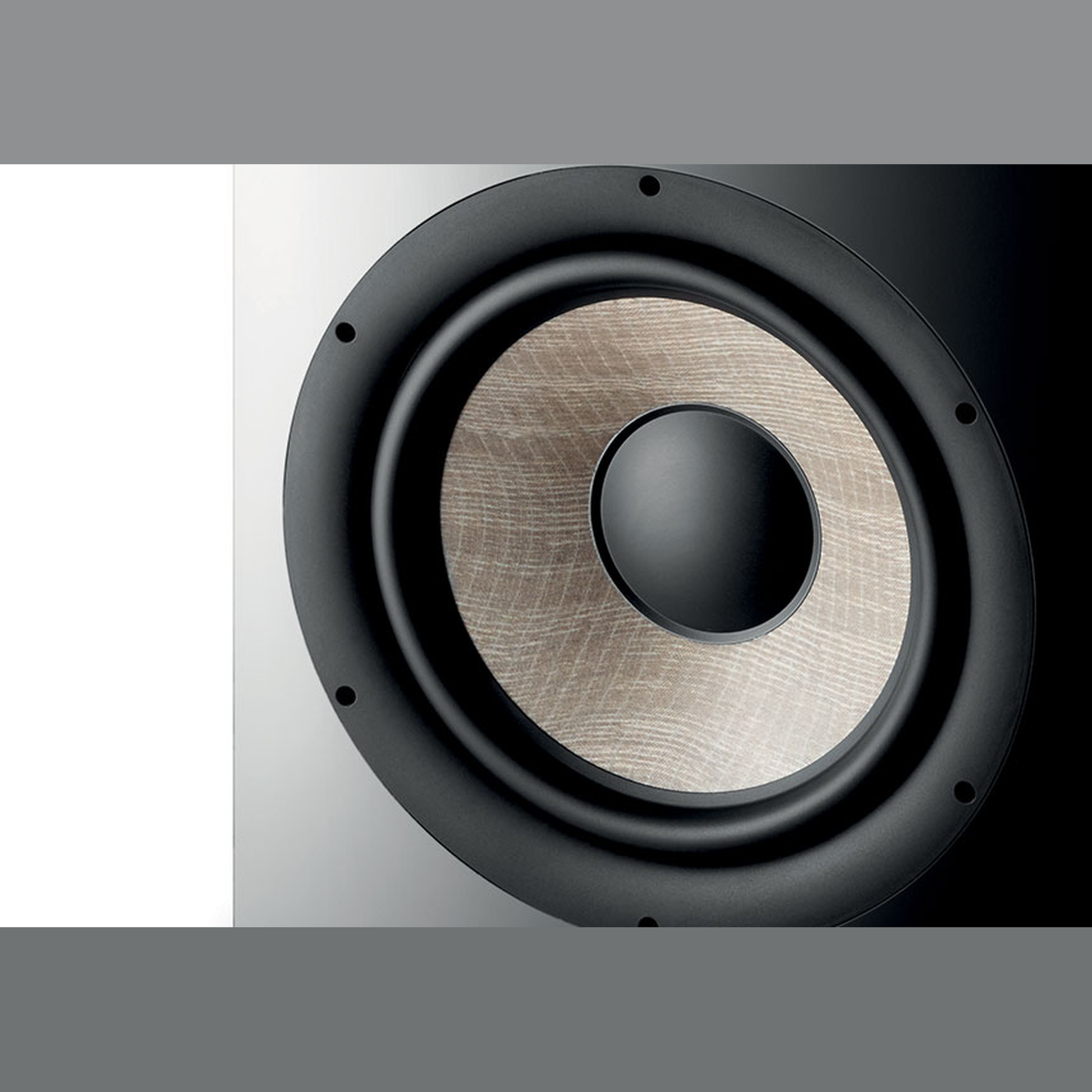 Focal SUB 1000F Aktiv-Subwoofer 30 cm Schwarz Detailansicht Tieftöner-Chassis mit Flax-Membran