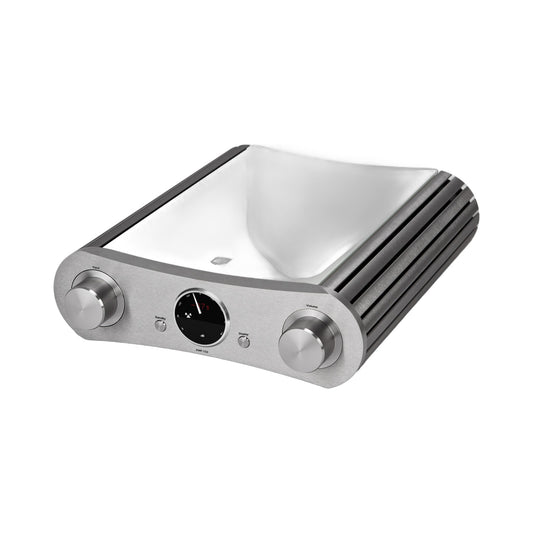 Gato Audio AMP-150 AE Vollverstärker Weiss Hochglanz Schrägansicht mit Aluminium-Front und Drehreglern
