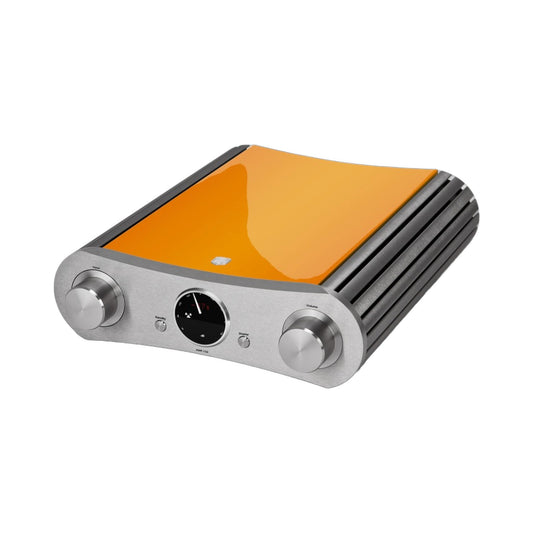 Gato Audio AMP-150 AE Vollverstärker Wunschfarbe Hochglanz Schrägansicht in Orange mit Aluminium-Front