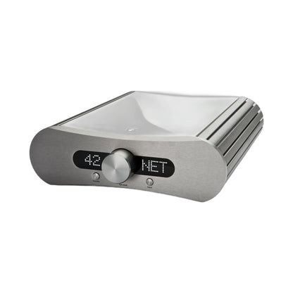 Gato Audio DIA-250S NPM Streaming-Verstärker Weiss Hochglanz Schrägansicht mit Hochglanzdeckel und Aluminium-Front