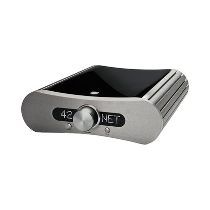 Gato Audio DIA-400S NPM Streaming-Verstärker Schwarz Hochglanz mit Aluminiumfront, Schrägansicht