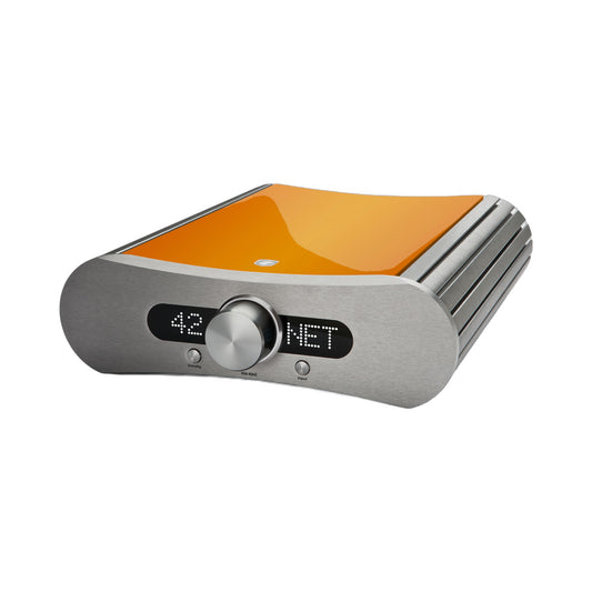 Gato Audio DIA-400S NPM Streaming-Verstärker Wunschfarbe Hochglanz, Beispiellackierung Orange, Schrägansicht