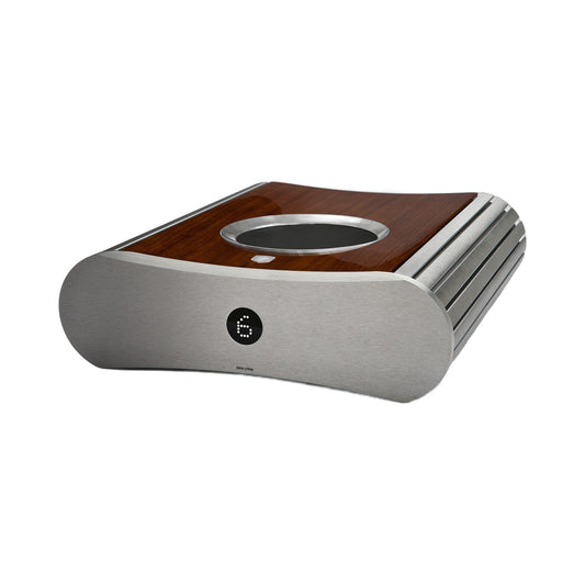 Gato Audio DPA-2506 Mehrkanal-Endverstärker Nussbaum Hochglanz Schrägansicht mit Hochglanzdeckel und Aluminiumfront