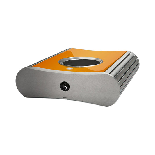Gato Audio DPA-2506 Mehrkanal-Endverstärker Wunschfarbe Hochglanz Schrägansicht mit Hochglanzdeckel im Farbbeispiel Orange