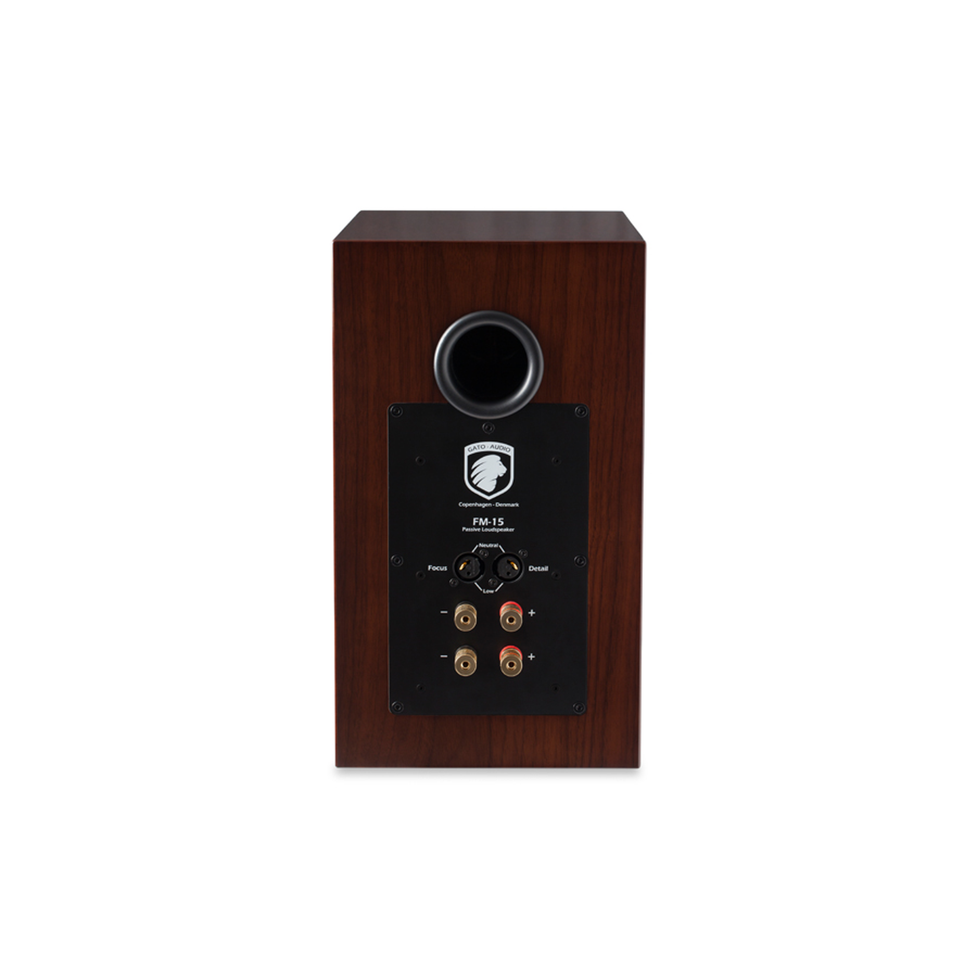 Gato Audio FM-15 Regallautsprecher Nussbaum Hochglanz Rückansicht mit Bassreflexöffnung und Anschlussklemmen