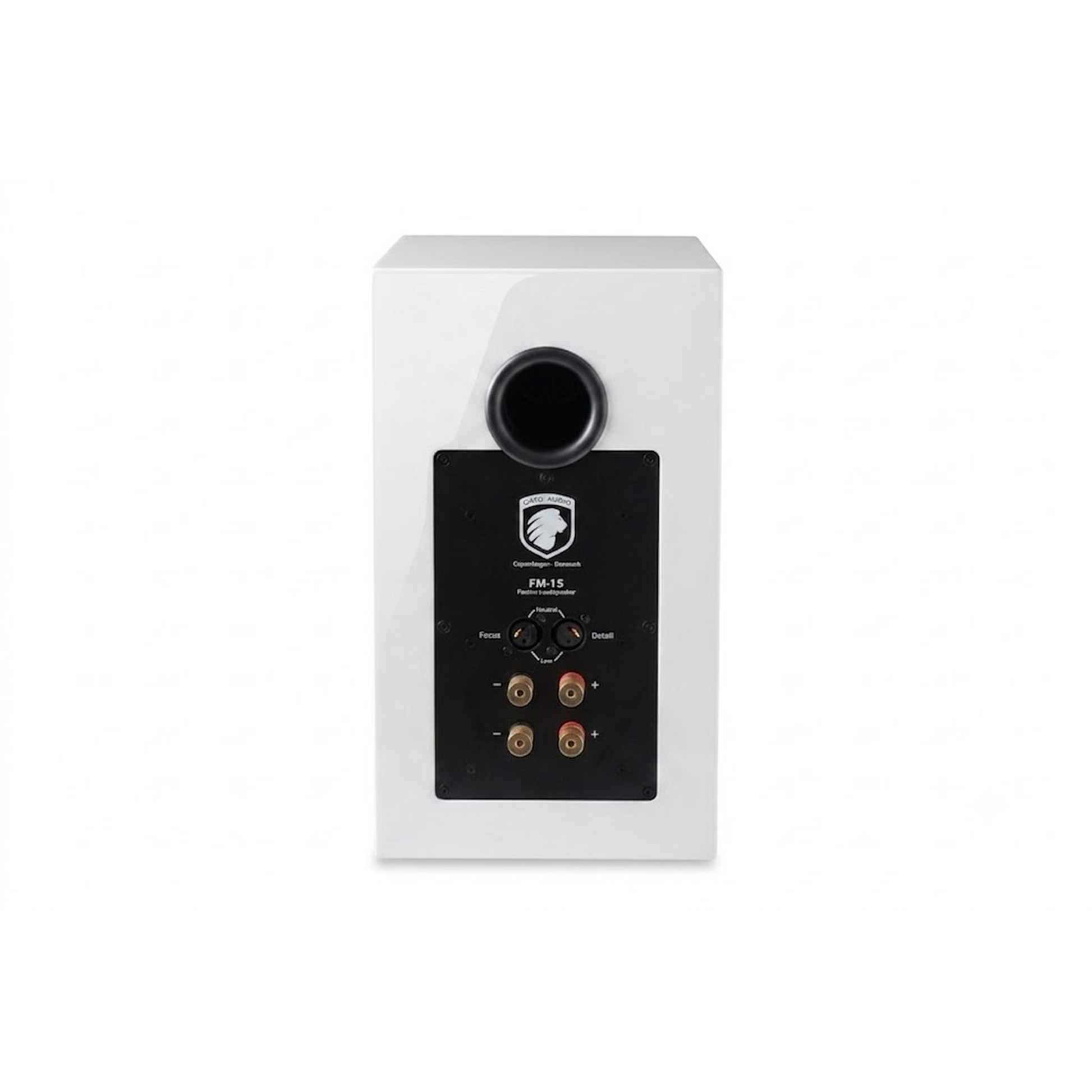 Gato Audio FM-15 Regallautsprecher Weiss Hochglanz Rückansicht mit Bassreflexöffnung und Anschlussklemmen